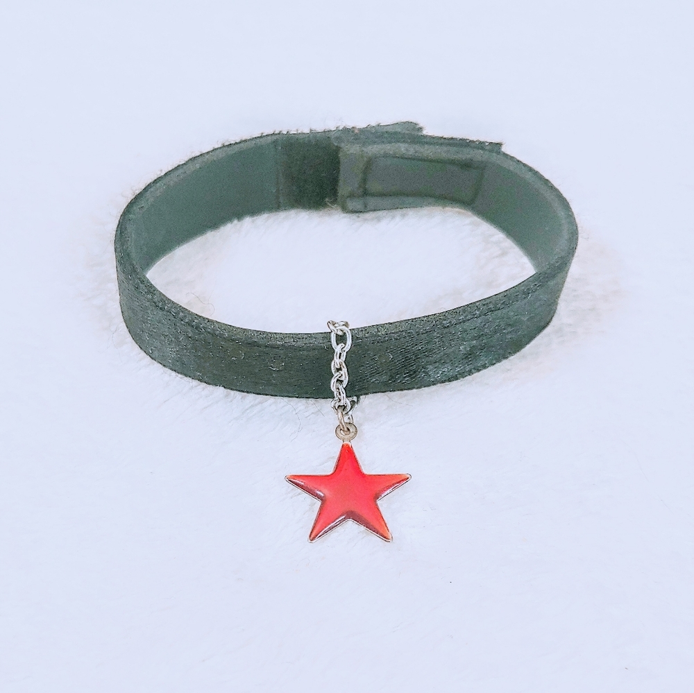 Red Star Black Ribbon Bracelet - Picture 4 of 4